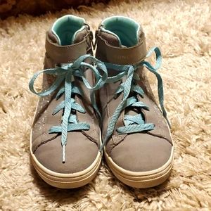 Girls/kids Skechers sneakers shoes size 3